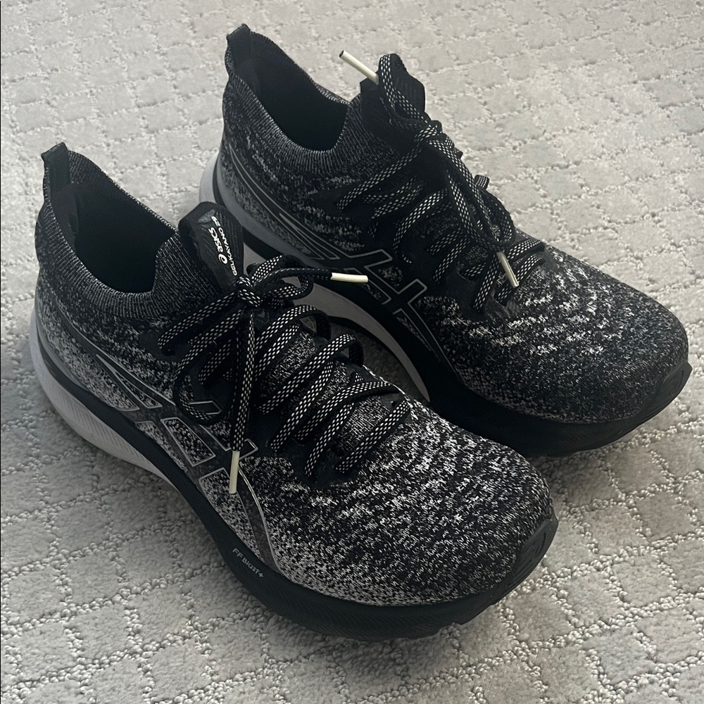 Asics Gel-Kayano 29 Black and White Knit Sneakers - Barely Worn